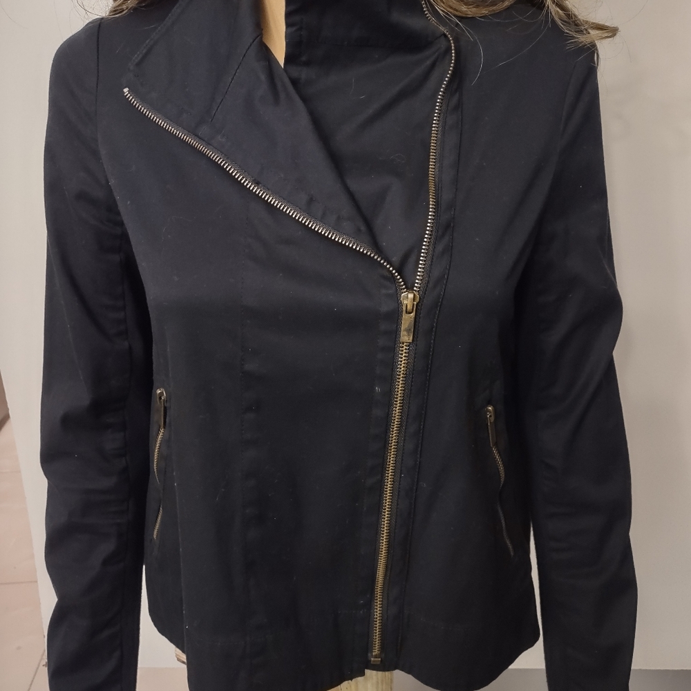 BCBG MaxZaria  jacket for women size XS excellent condition beautiful.